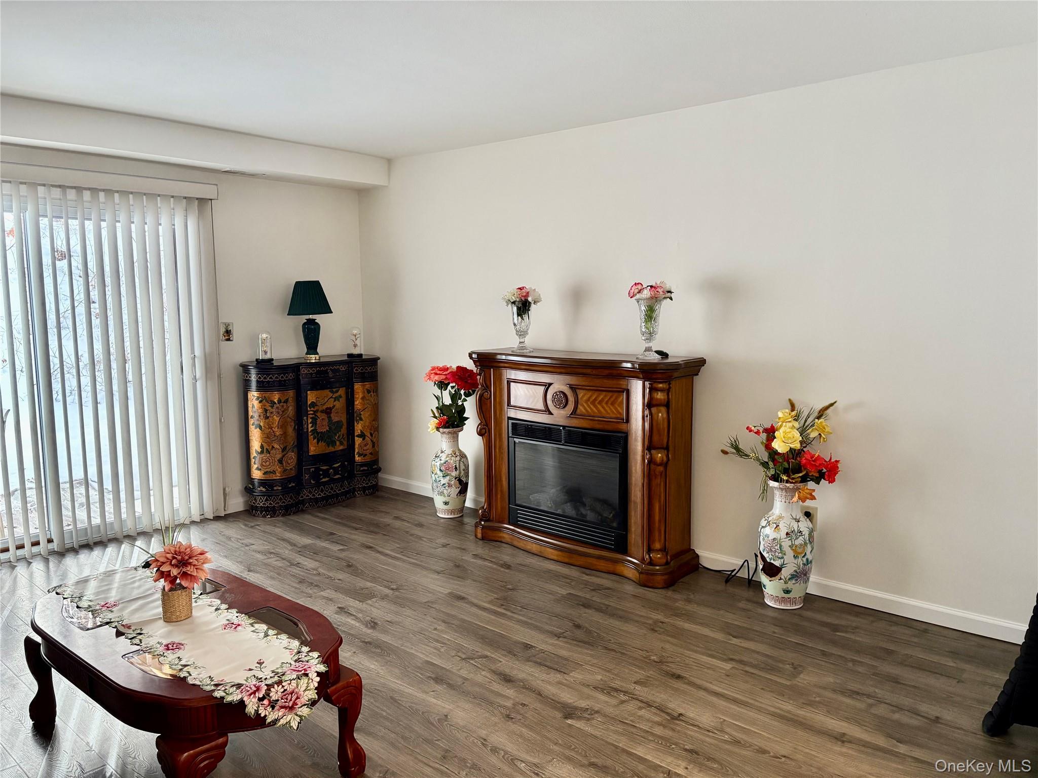 9 Willow Ct # 9, Selden, NY 11784