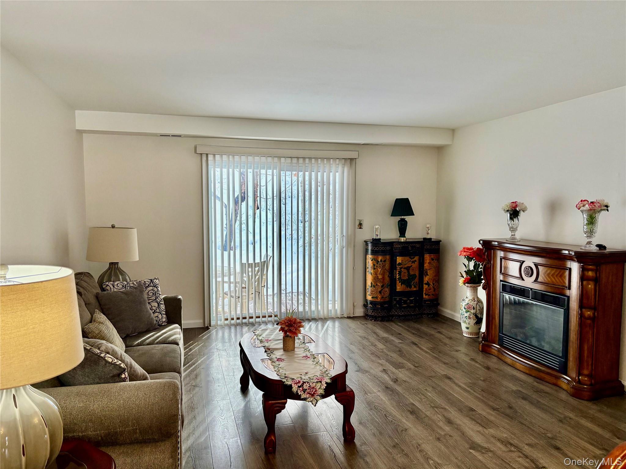 9 Willow Ct # 9, Selden, NY 11784