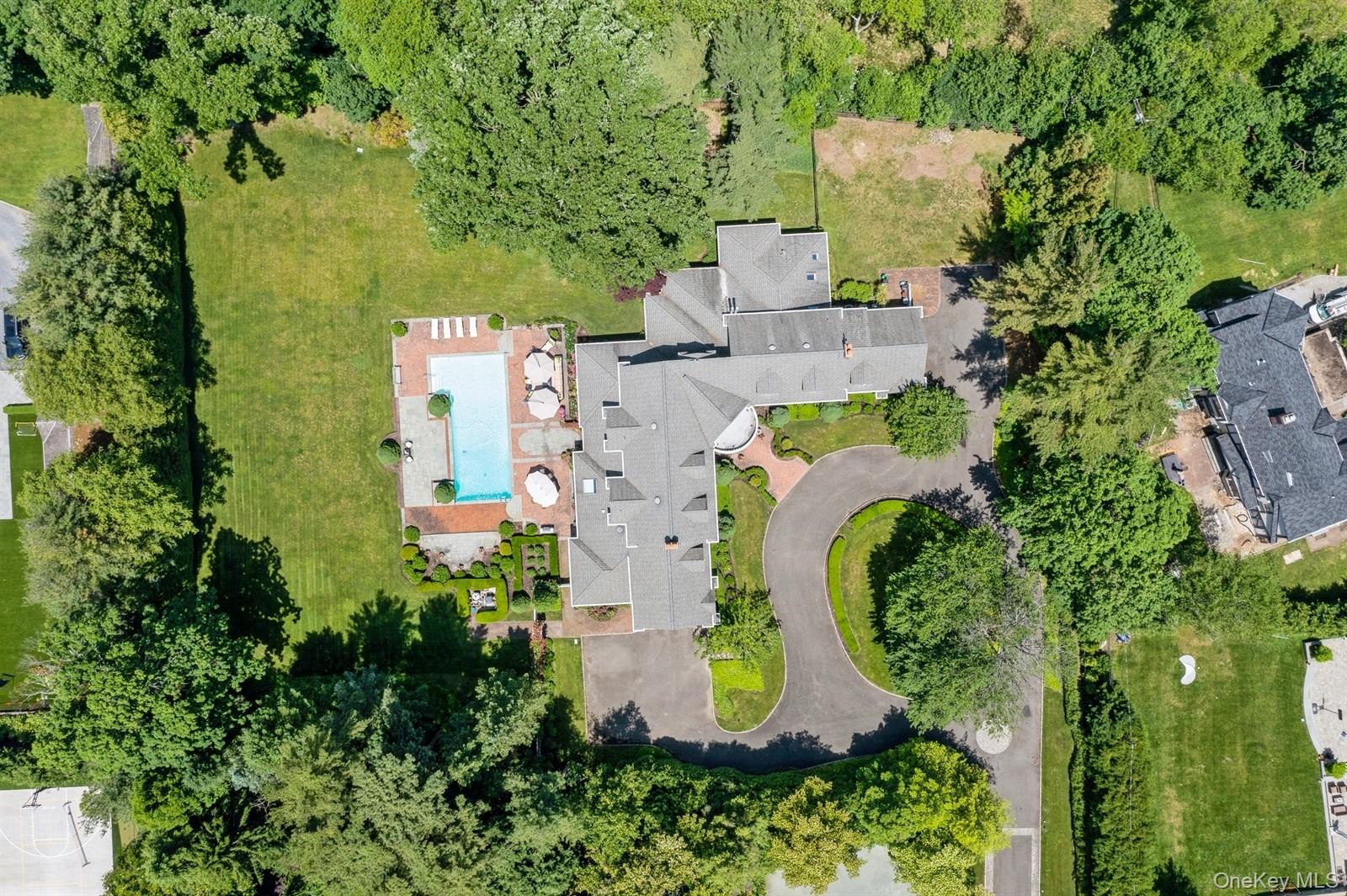 85 Eleventh Street, Garden City, NY 11530