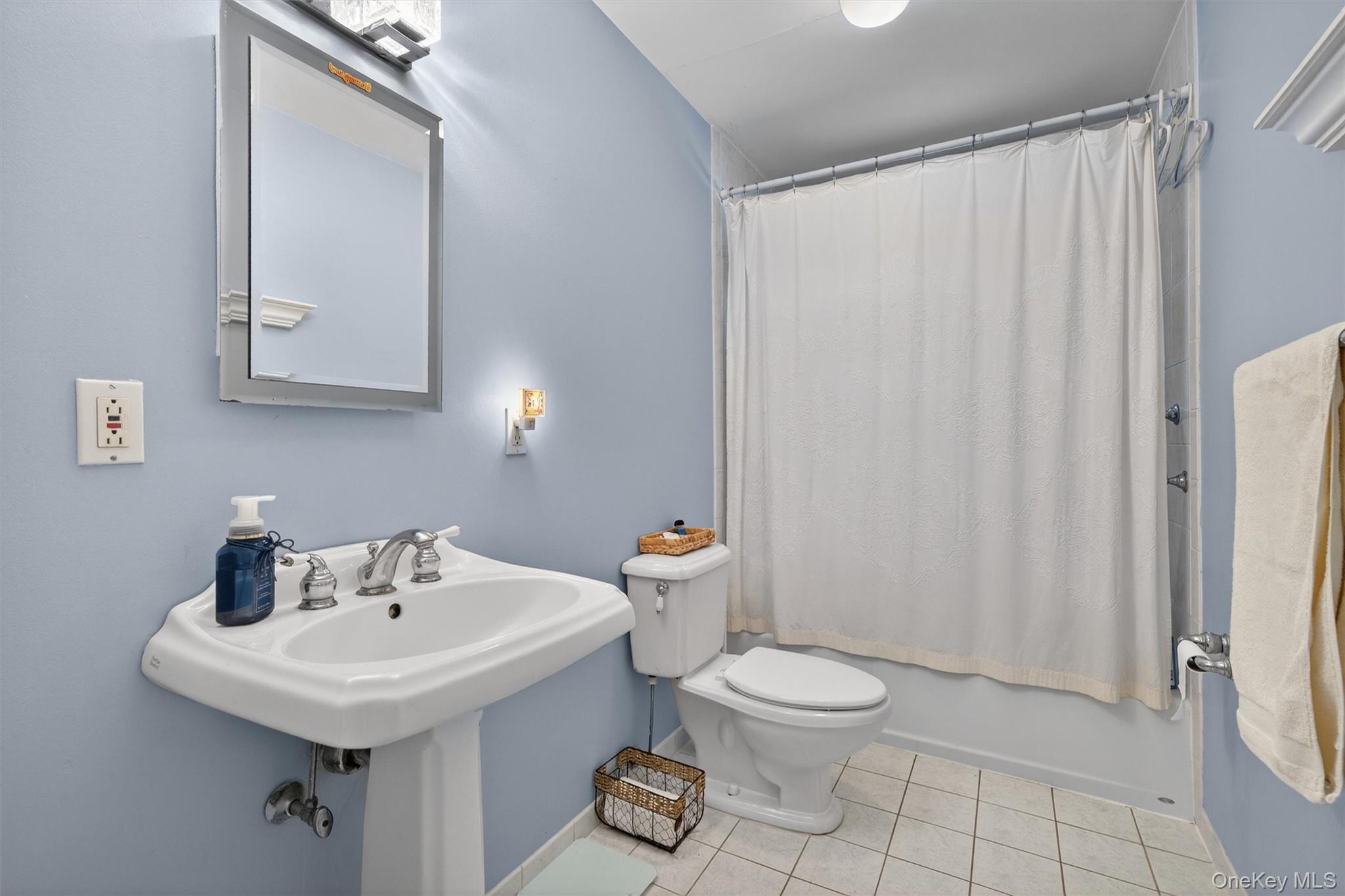 9 Eros Drive, Airmont, NY 10952