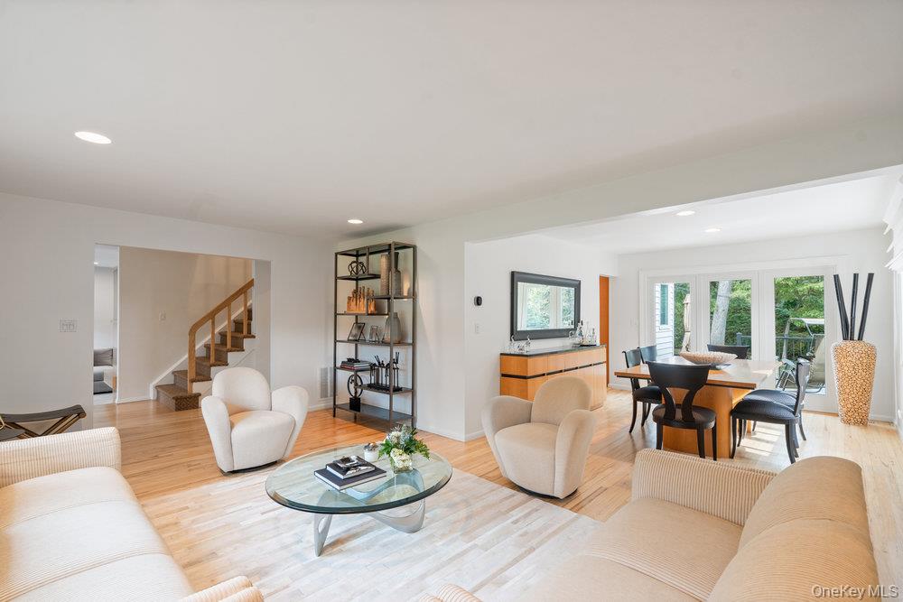 4 Newport Drive, Plainview, NY 11803