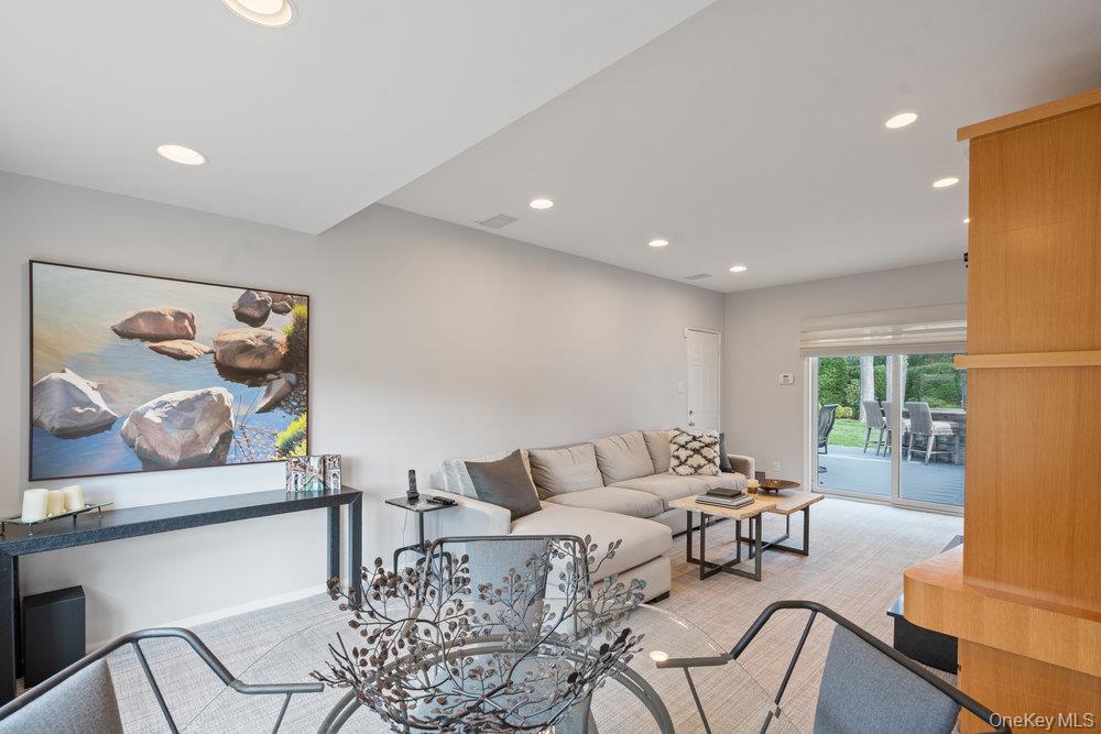 4 Newport Drive, Plainview, NY 11803