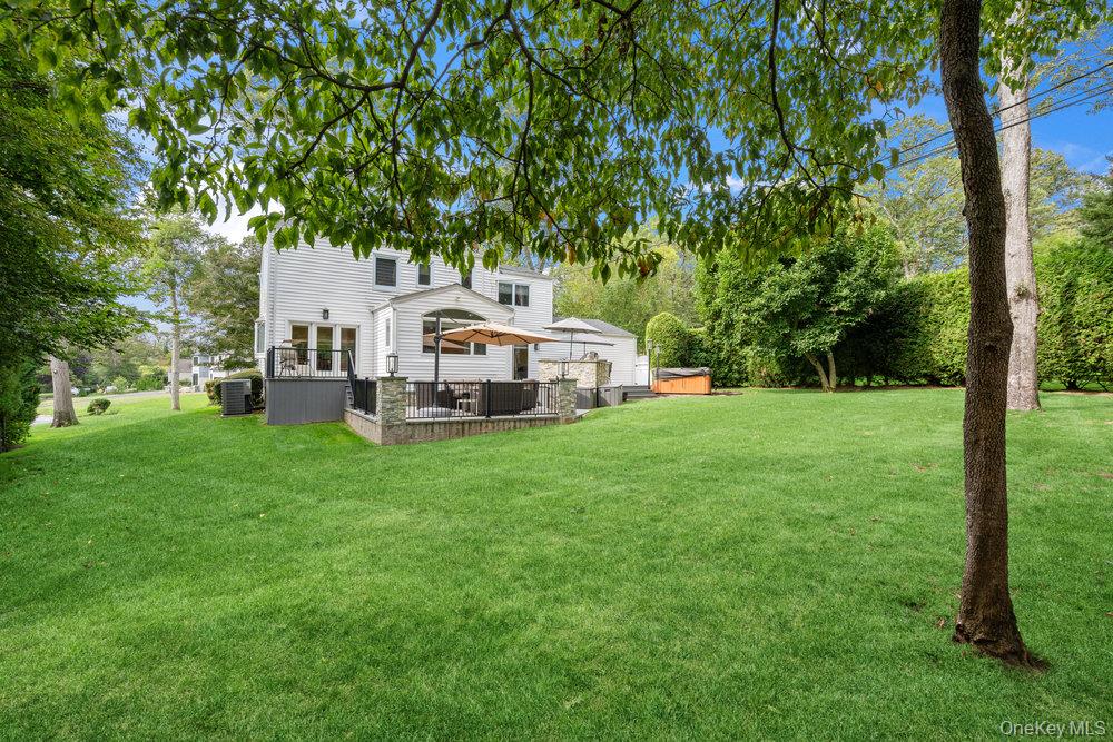 4 Newport Drive, Plainview, NY 11803