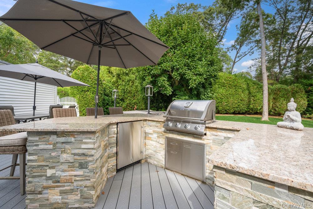 4 Newport Drive, Plainview, NY 11803