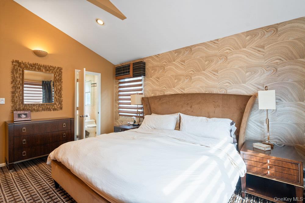 4 Newport Drive, Plainview, NY 11803