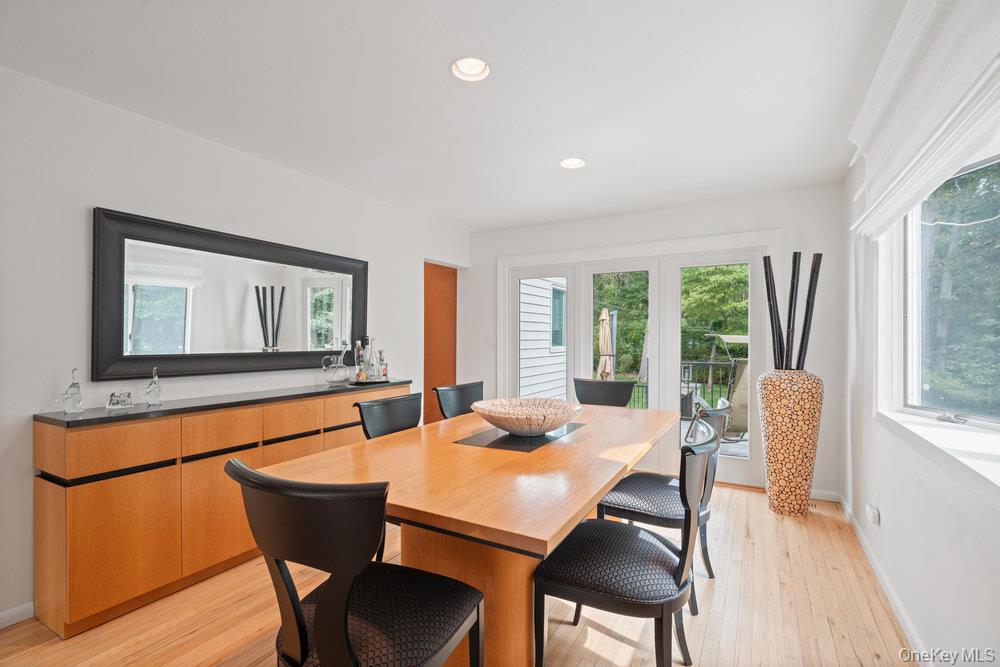 4 Newport Drive, Plainview, NY 11803