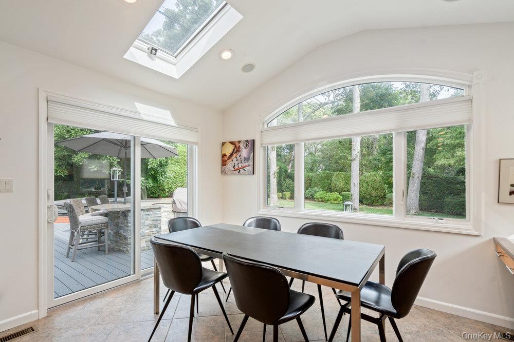 4 Newport Drive, Plainview, NY 11803