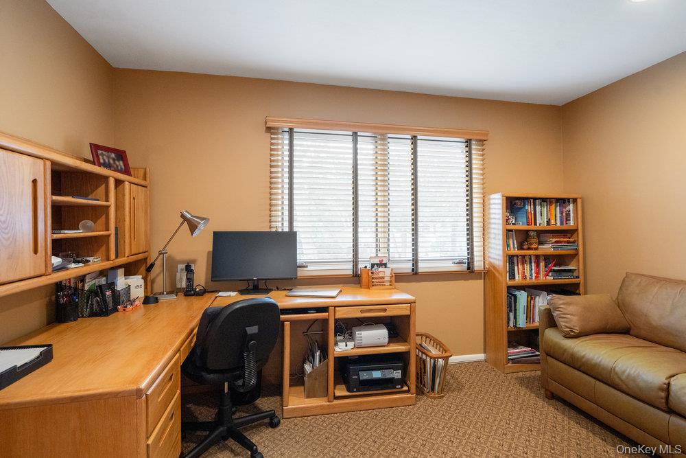 4 Newport Drive, Plainview, NY 11803