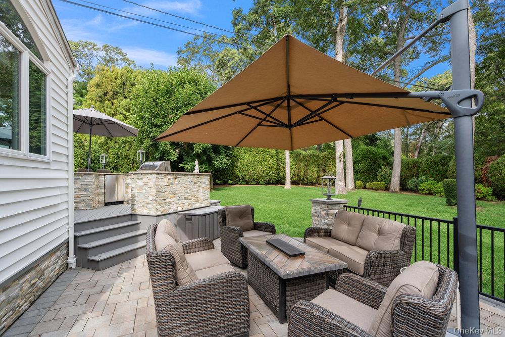 4 Newport Drive, Plainview, NY 11803