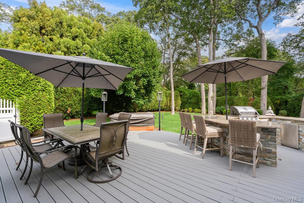 4 Newport Drive, Plainview, NY 11803