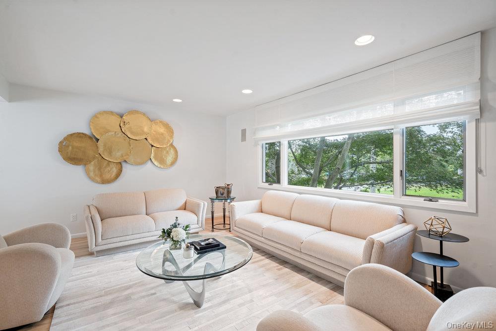 4 Newport Drive, Plainview, NY 11803