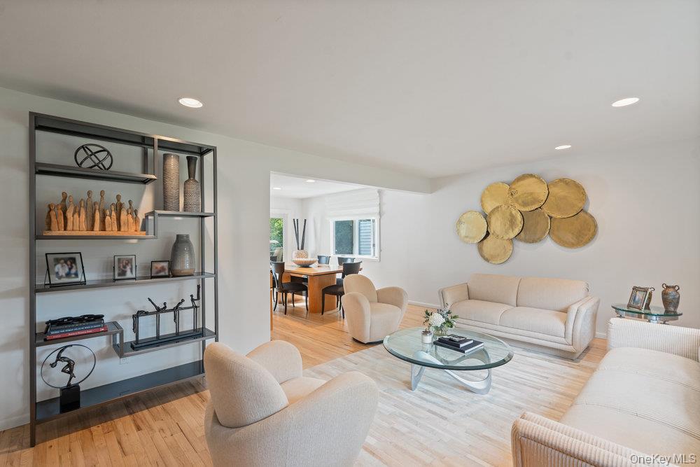 4 Newport Drive, Plainview, NY 11803