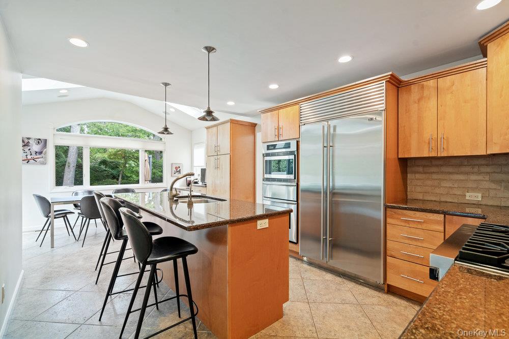 4 Newport Drive, Plainview, NY 11803