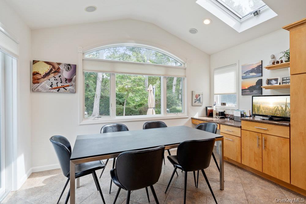 4 Newport Drive, Plainview, NY 11803