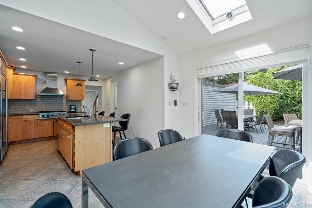 4 Newport Drive, Plainview, NY 11803