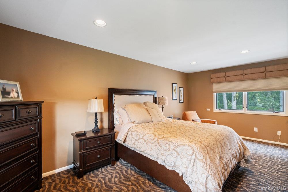 4 Newport Drive, Plainview, NY 11803