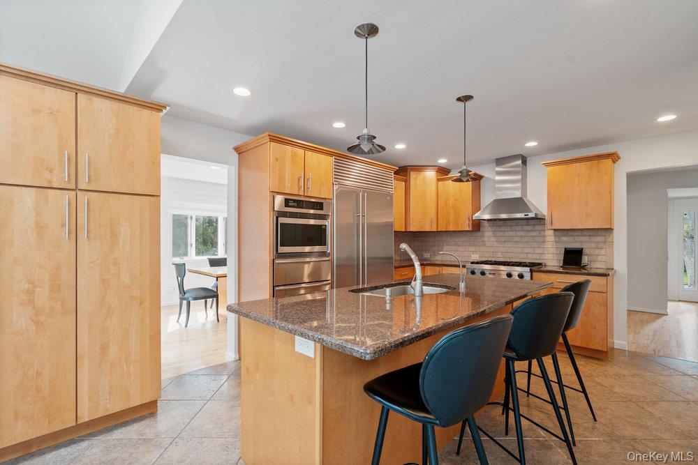 4 Newport Drive, Plainview, NY 11803