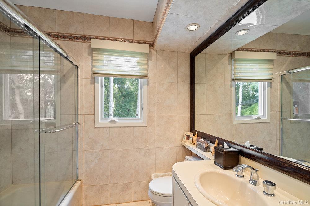 4 Newport Drive, Plainview, NY 11803