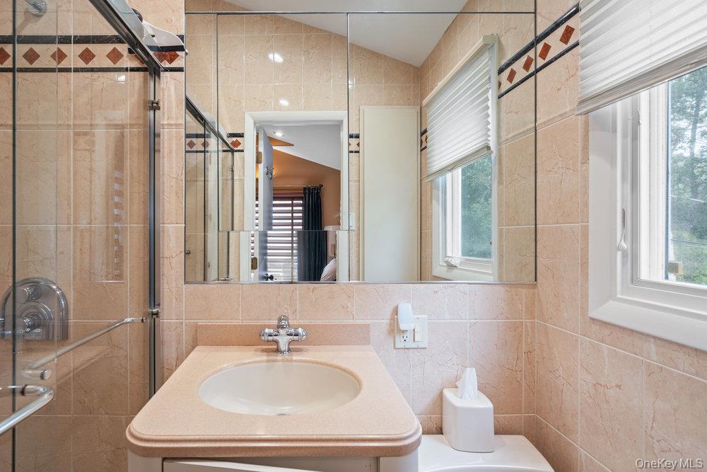 4 Newport Drive, Plainview, NY 11803