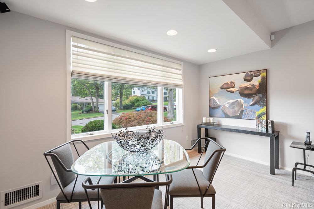 4 Newport Drive, Plainview, NY 11803