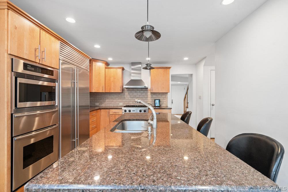 4 Newport Drive, Plainview, NY 11803