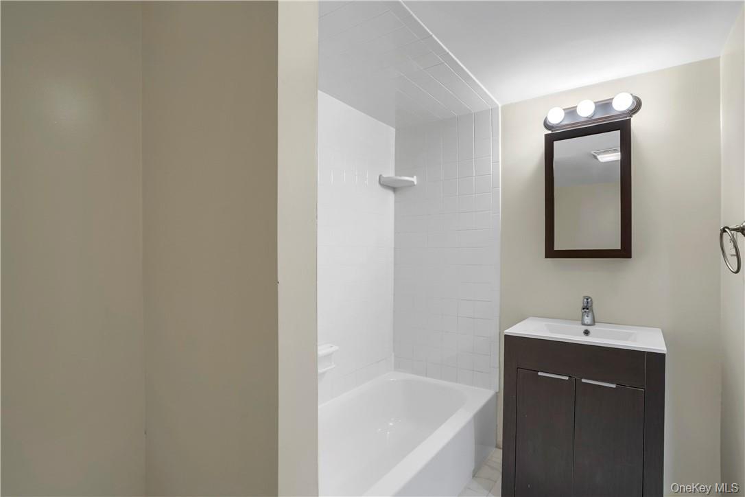 28 Spring st Street, Tuxedo Park, NY 10975