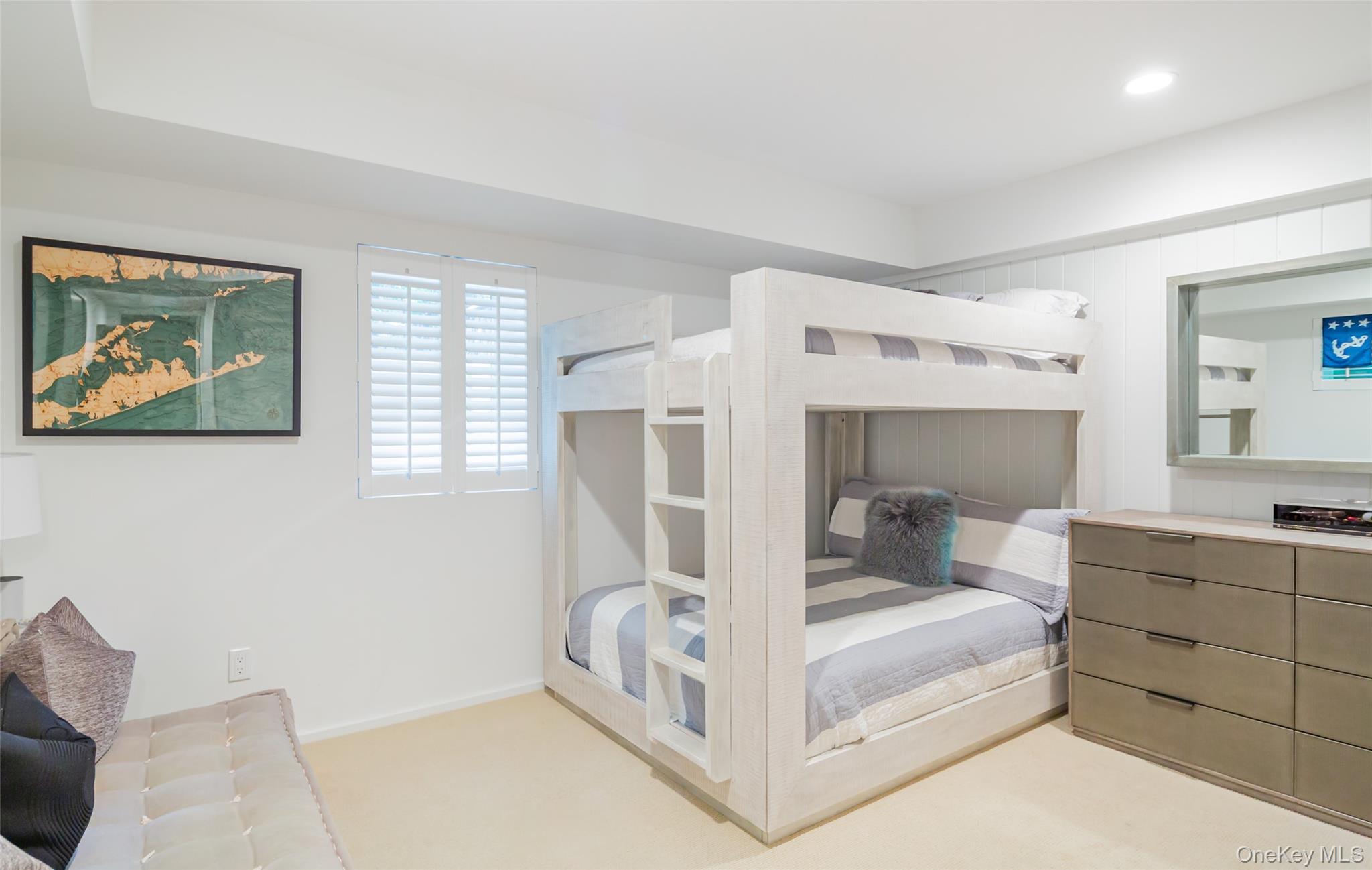 33 Hildreth Street, Southampton, NY 11968