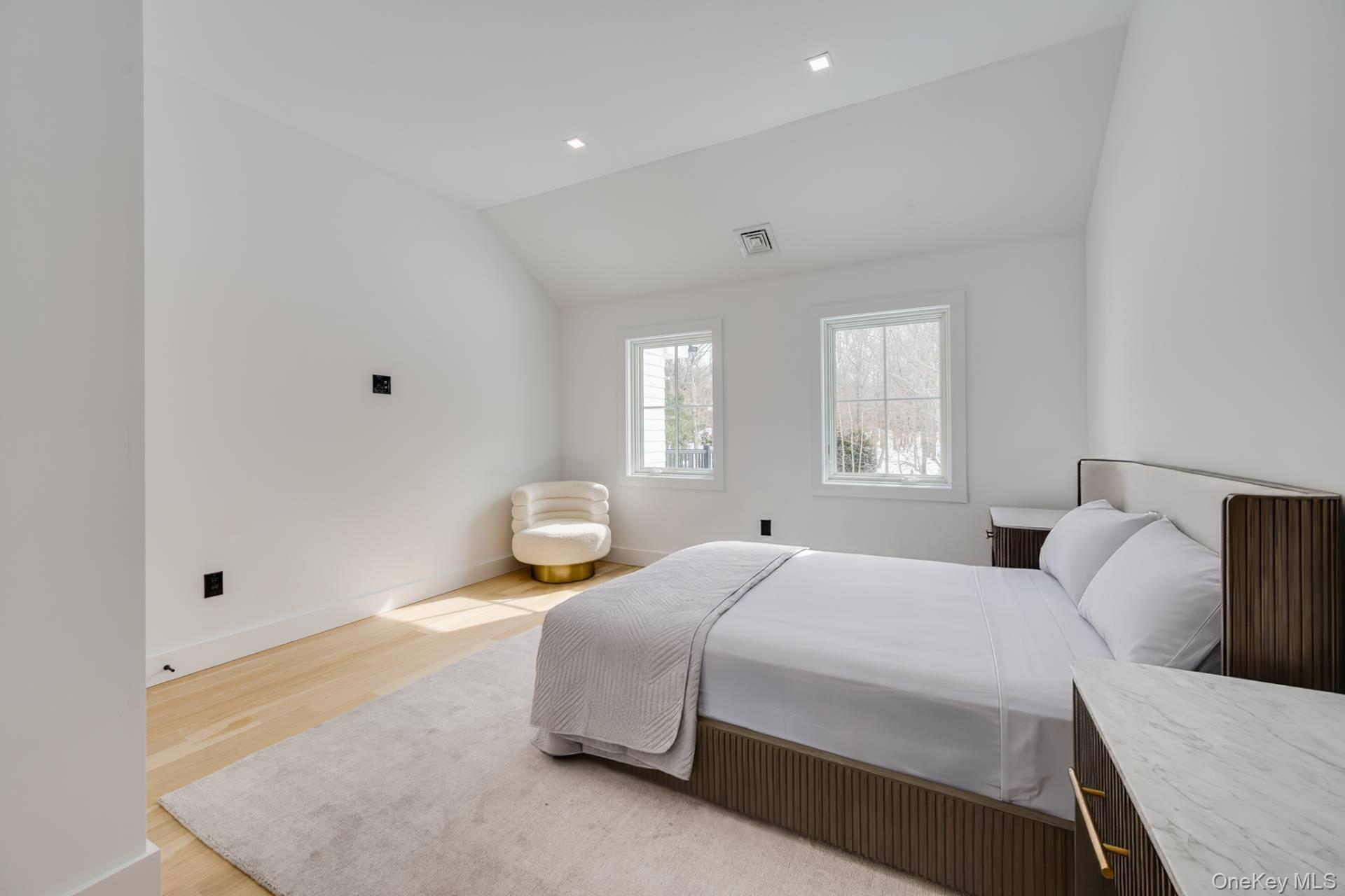 116 Middle Line Highway, Southampton, NY 11968