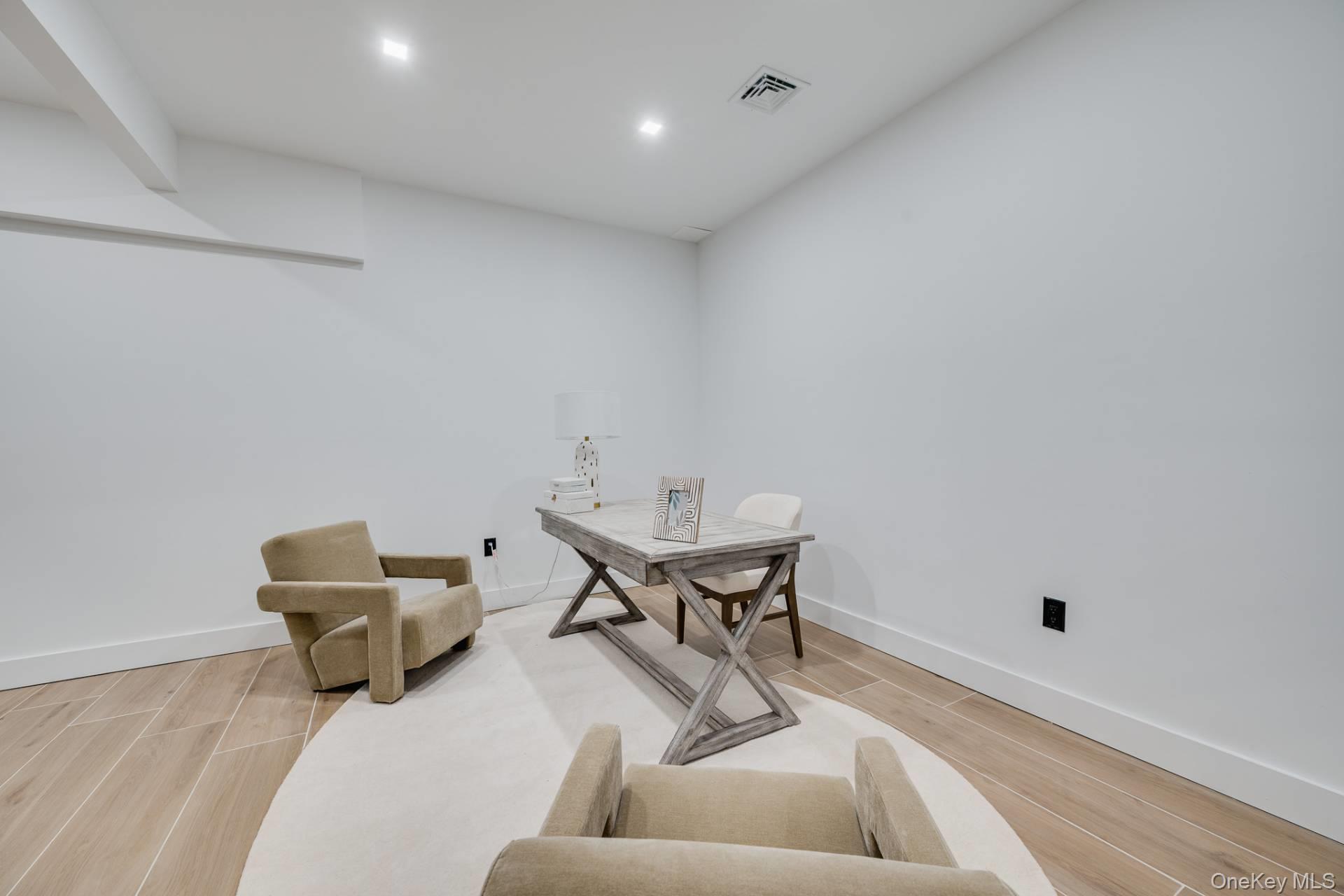 116 Middle Line Highway, Southampton, NY 11968