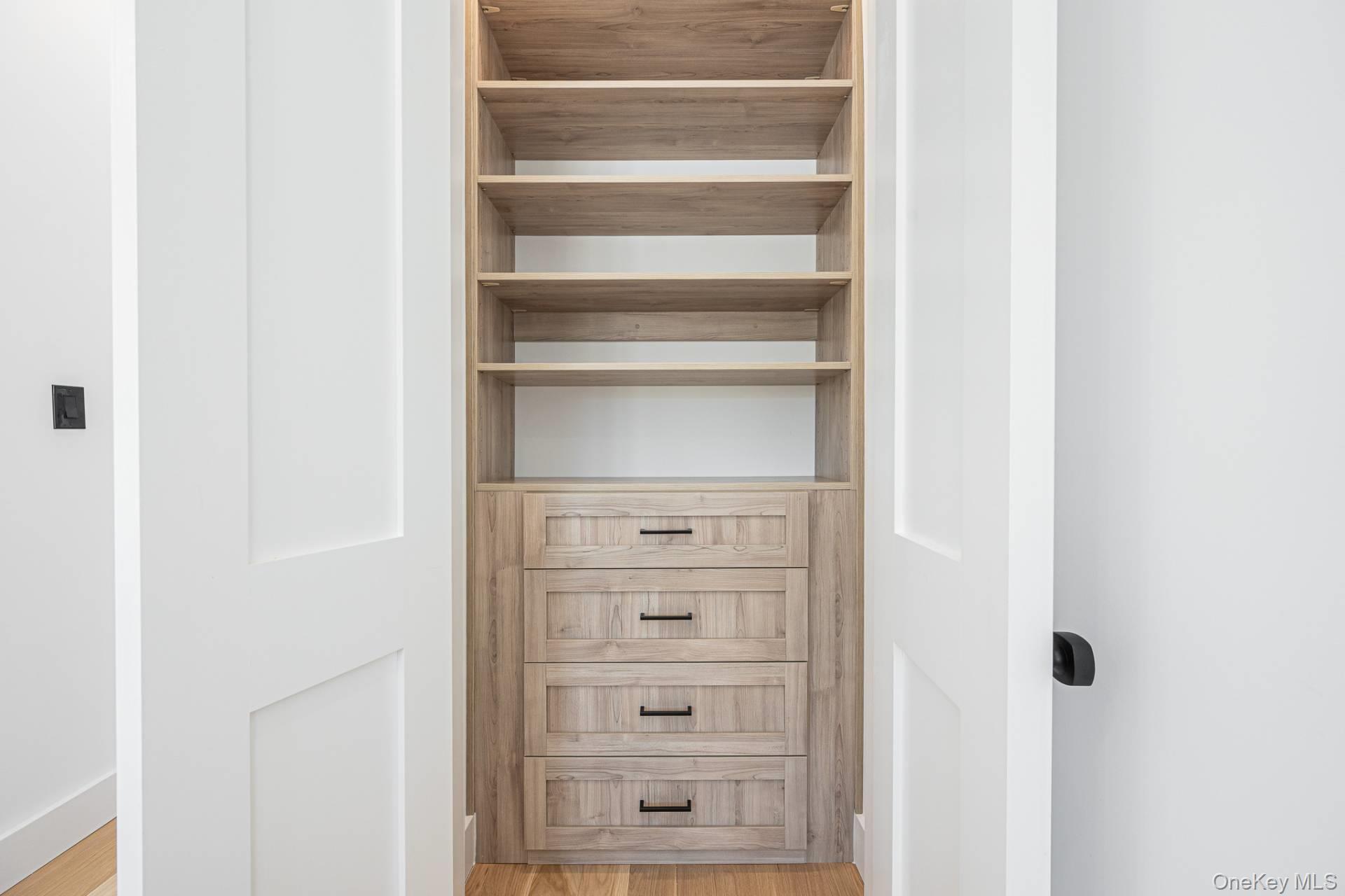 116 Middle Line Highway, Southampton, NY 11968