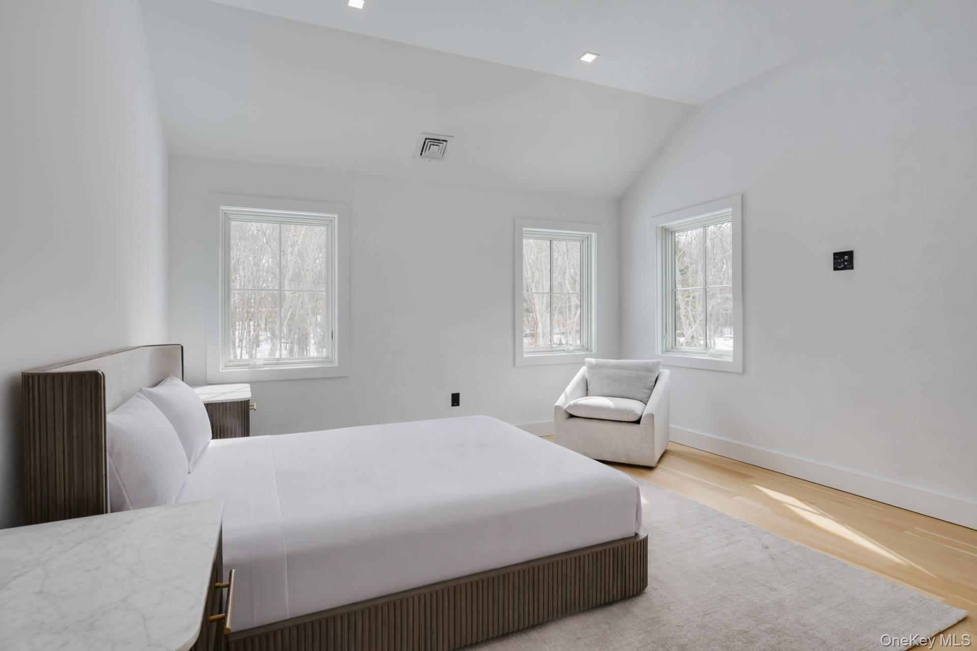 116 Middle Line Highway, Southampton, NY 11968