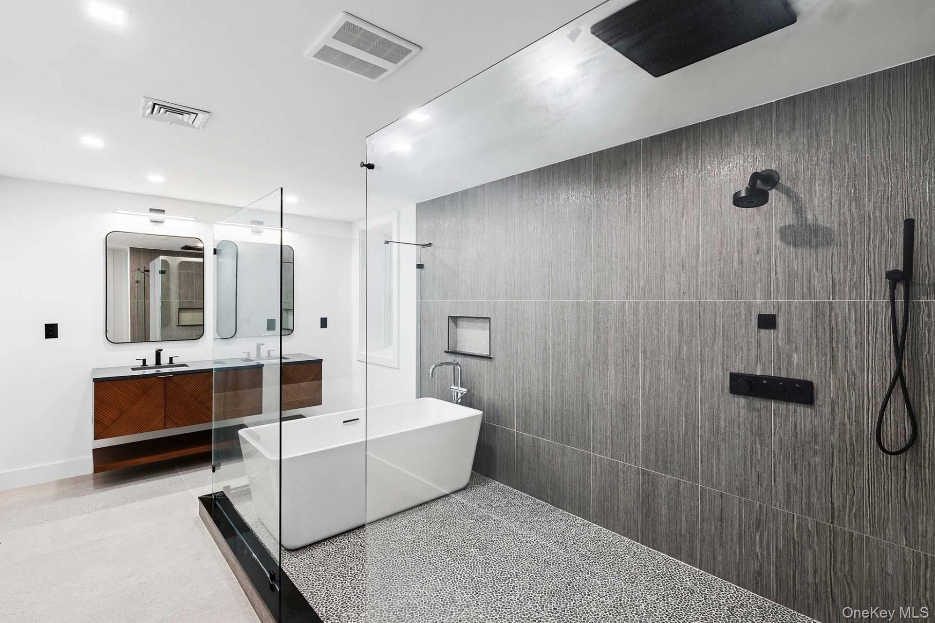 116 Middle Line Highway, Southampton, NY 11968