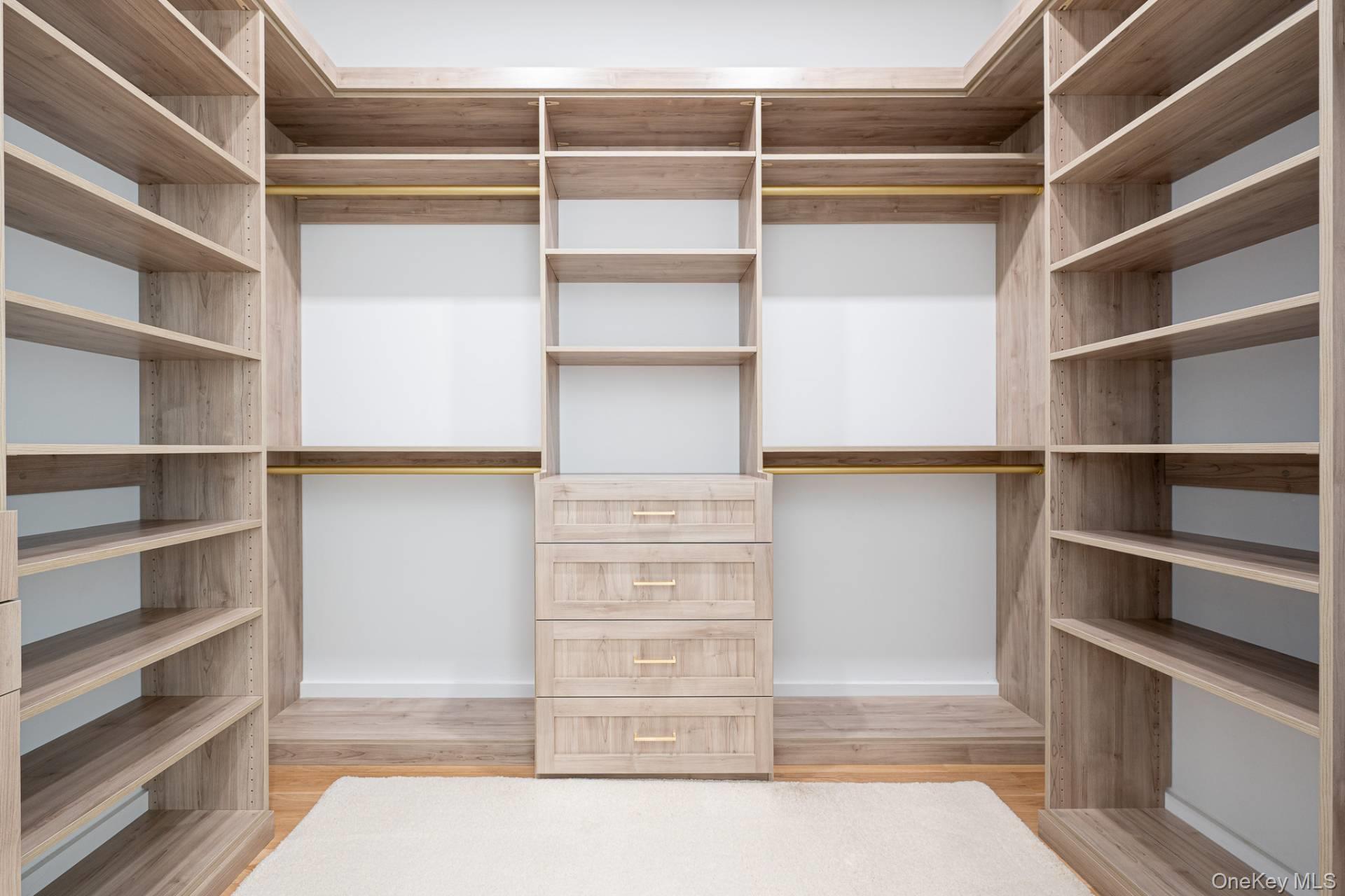 116 Middle Line Highway, Southampton, NY 11968