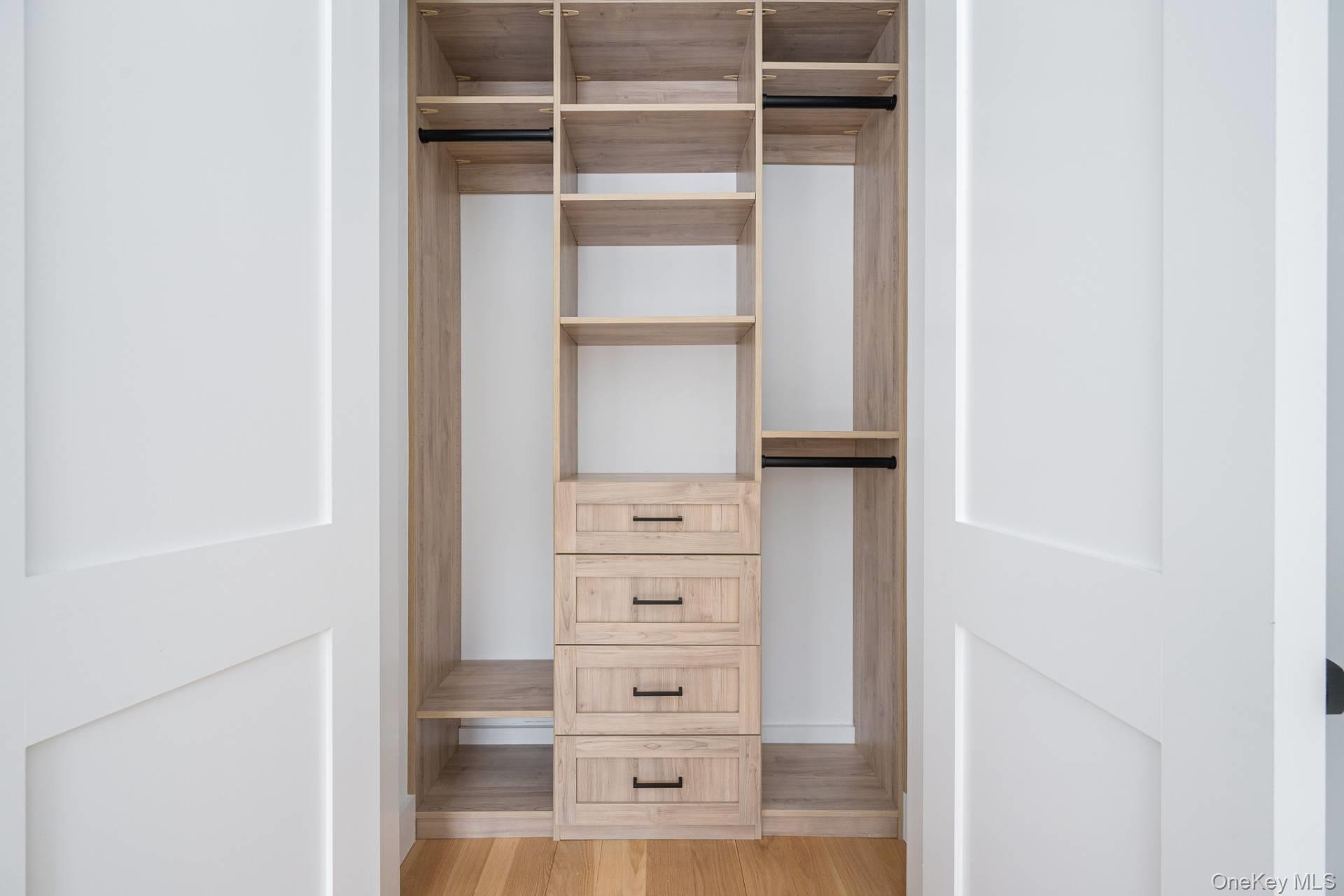 116 Middle Line Highway, Southampton, NY 11968