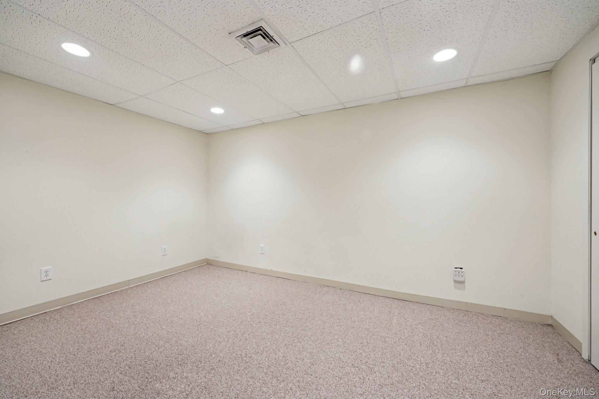 3 Springwood Lane, Huntington, NY 11743