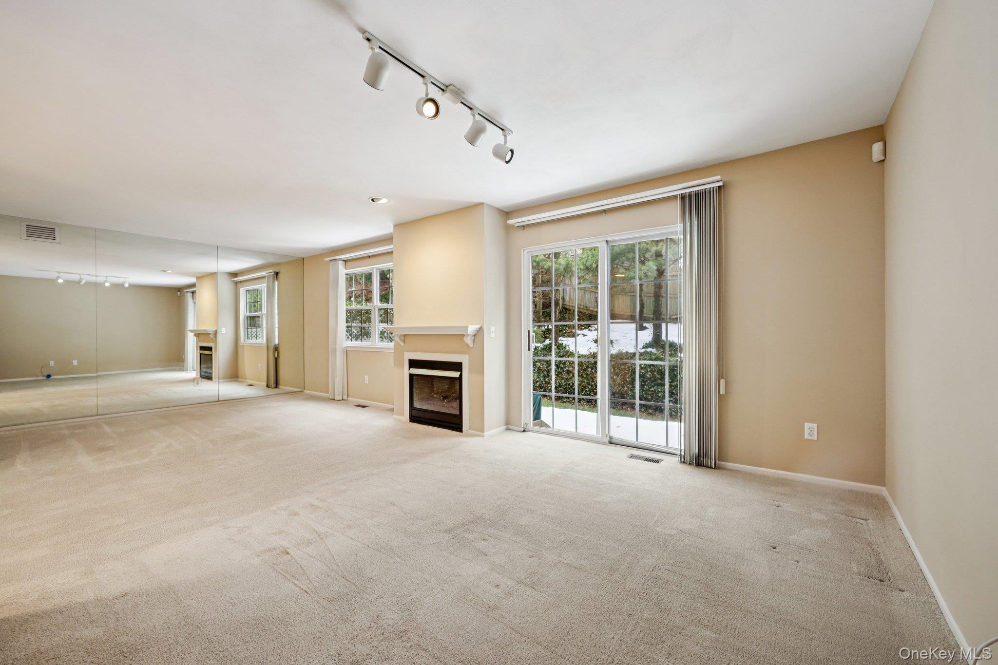 3 Springwood Lane, Huntington, NY 11743