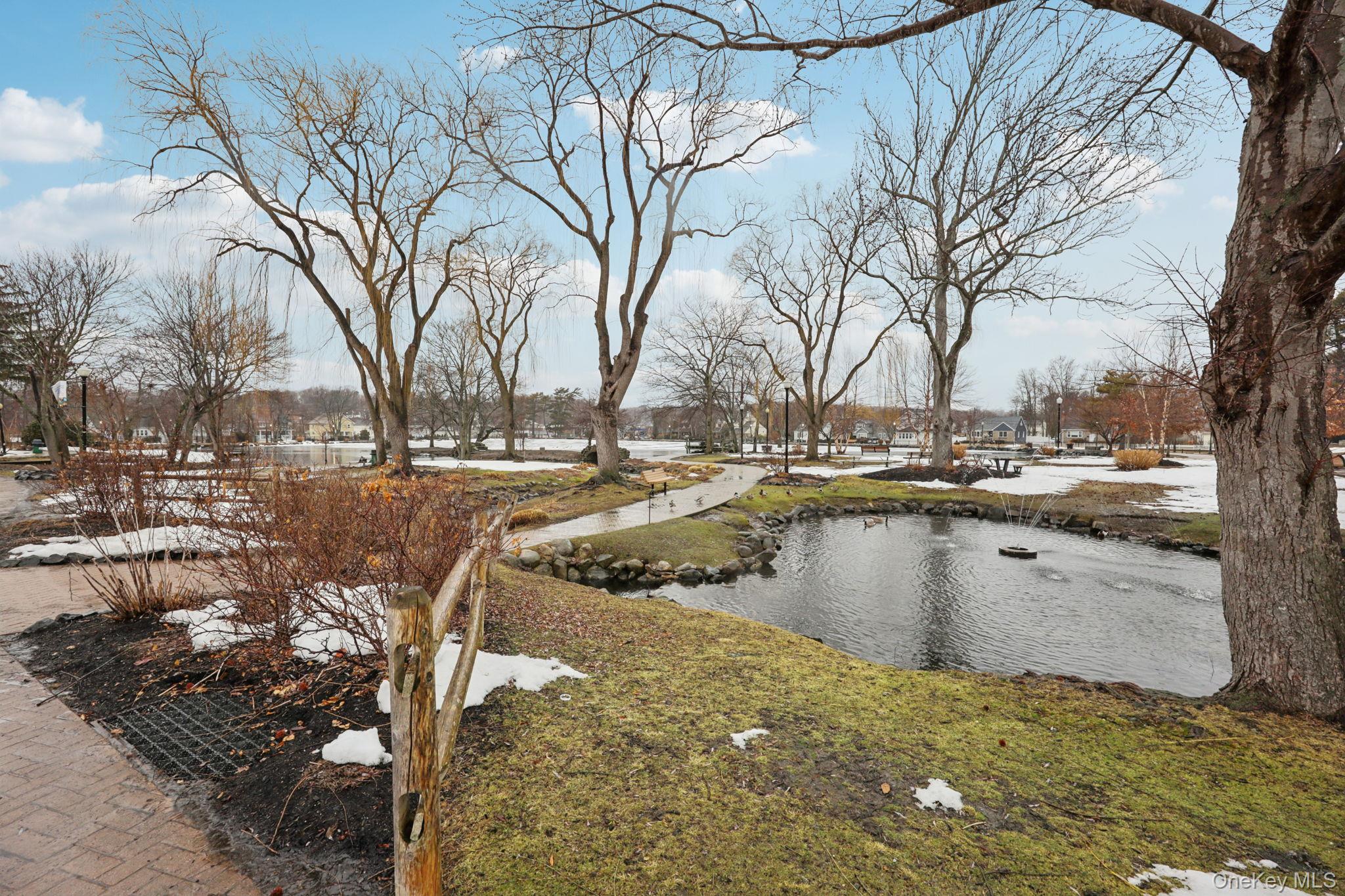 3 Springwood Lane, Huntington, NY 11743