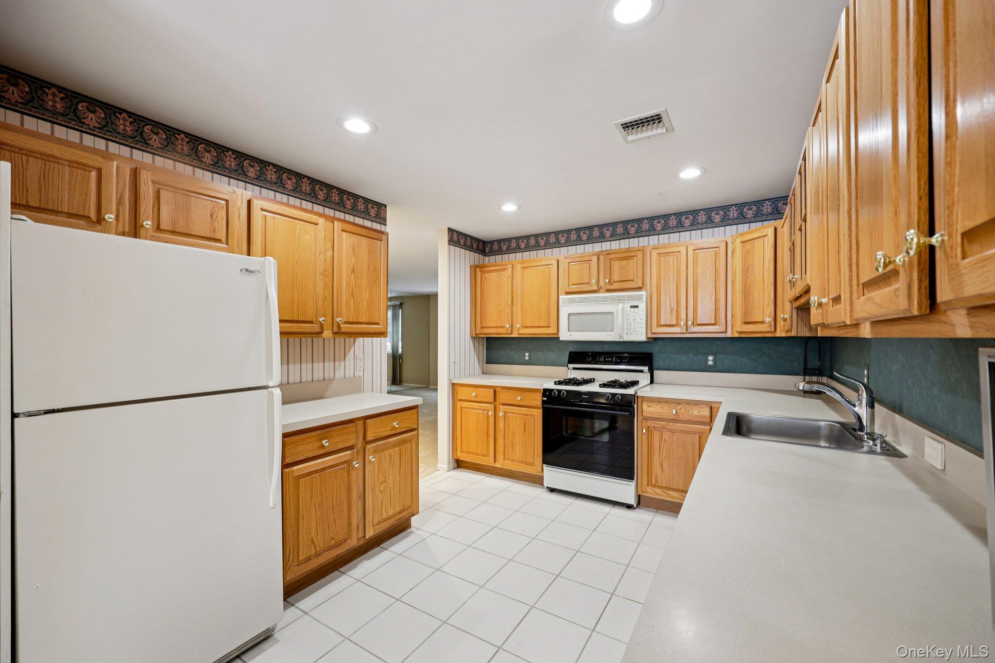 3 Springwood Lane, Huntington, NY 11743