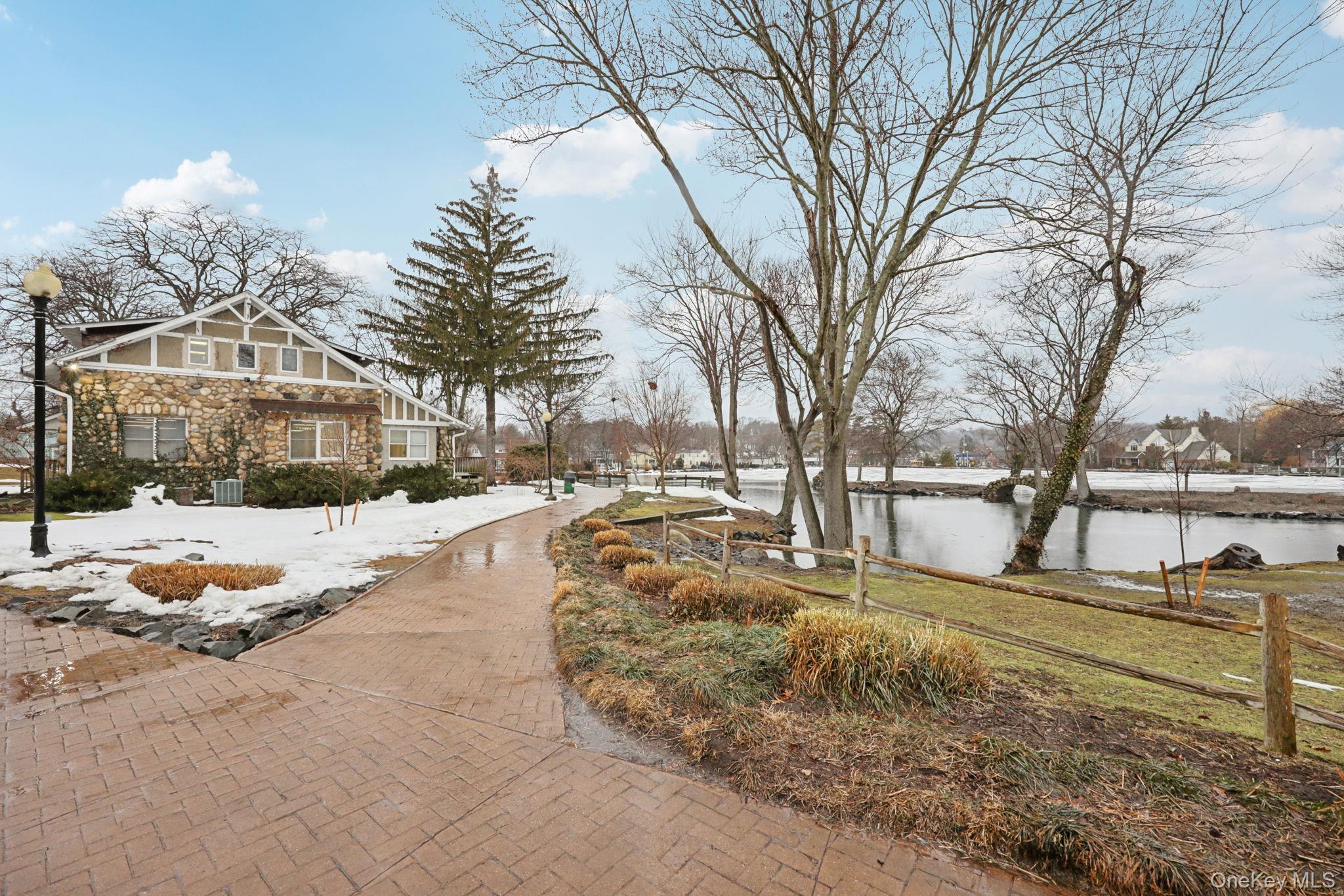 3 Springwood Lane, Huntington, NY 11743