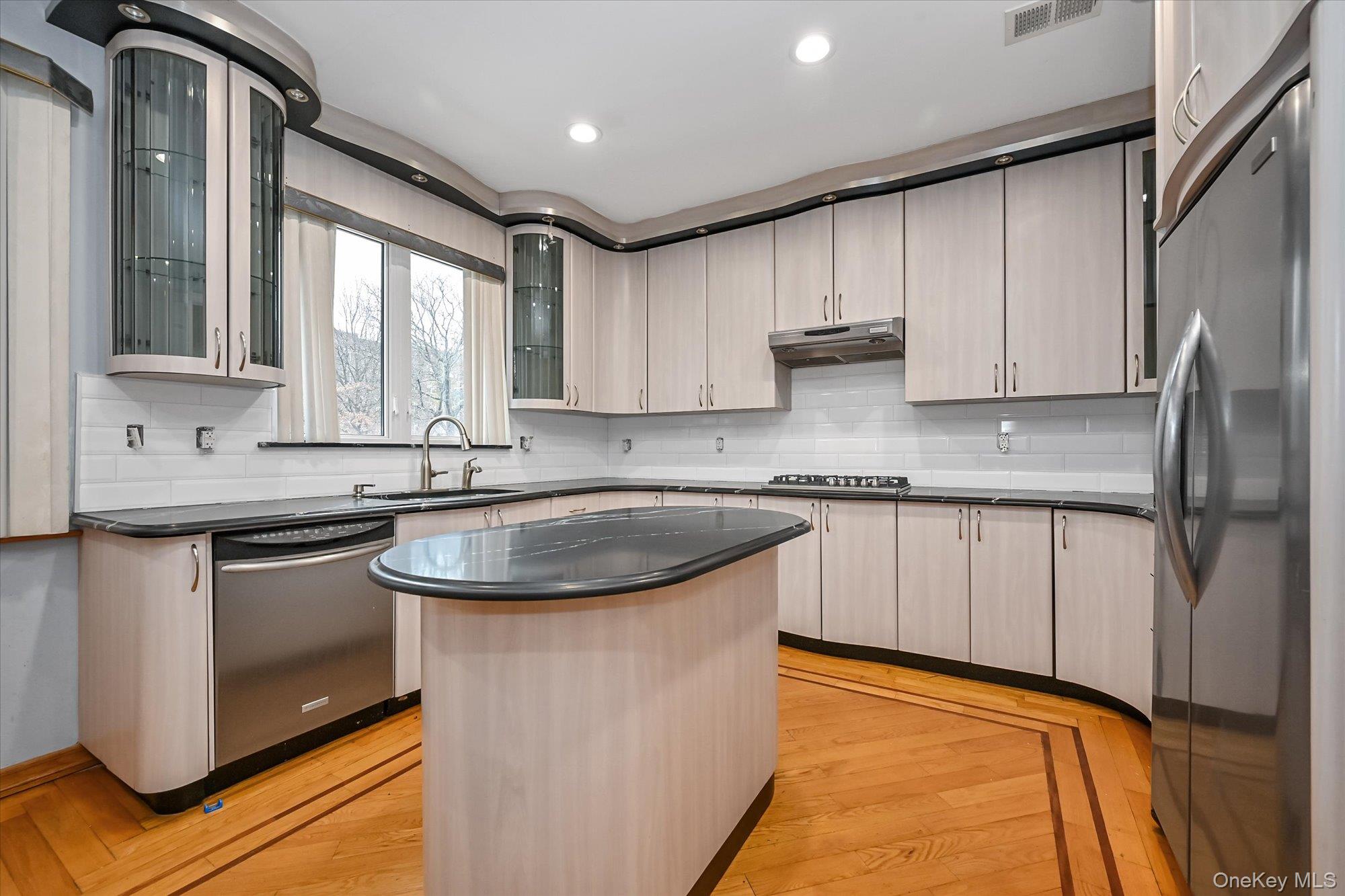 7716 Kew Forest Lane, Forest Hills, NY 11375