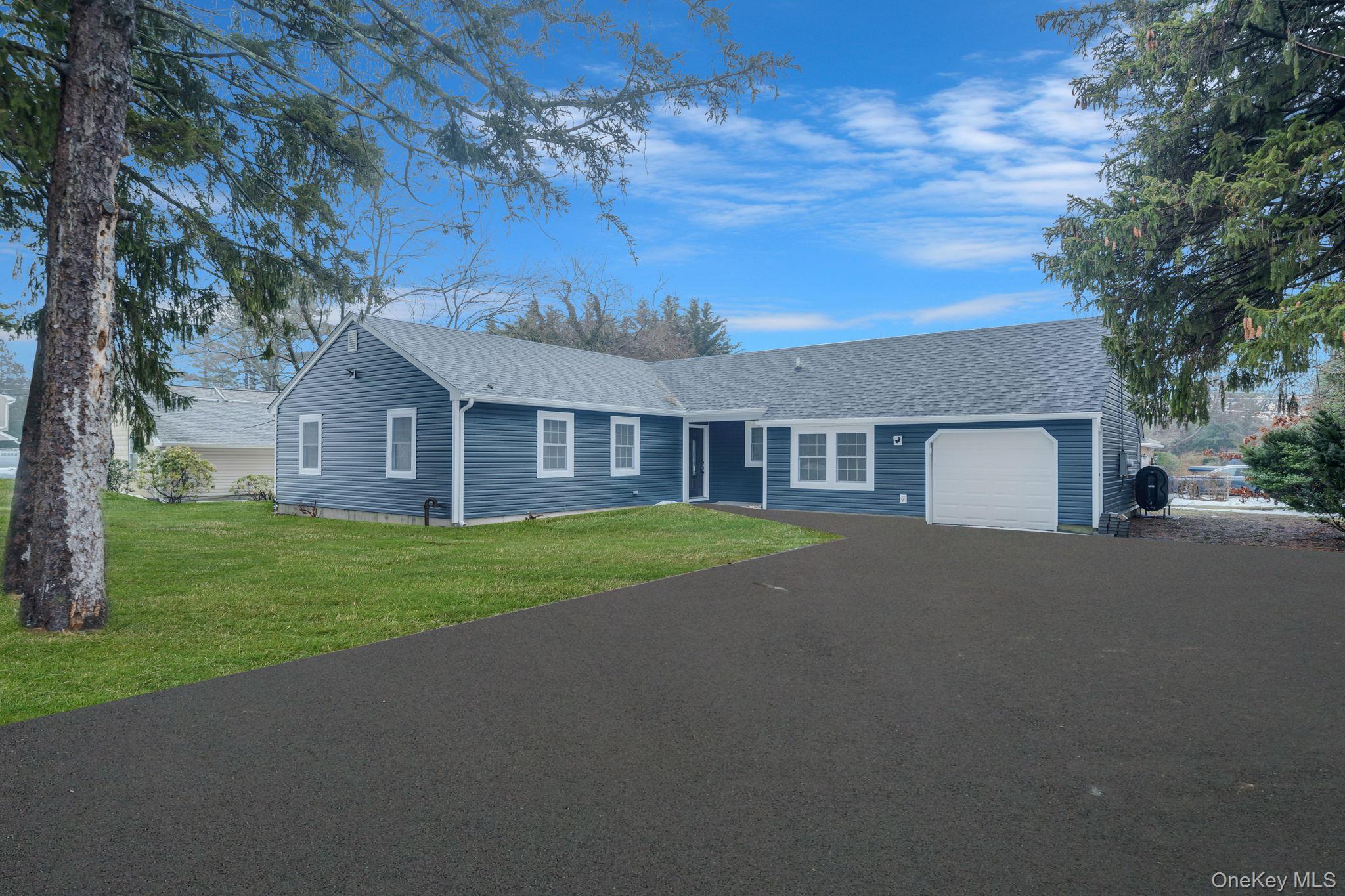 50 7th Street, Saint James, NY 11780