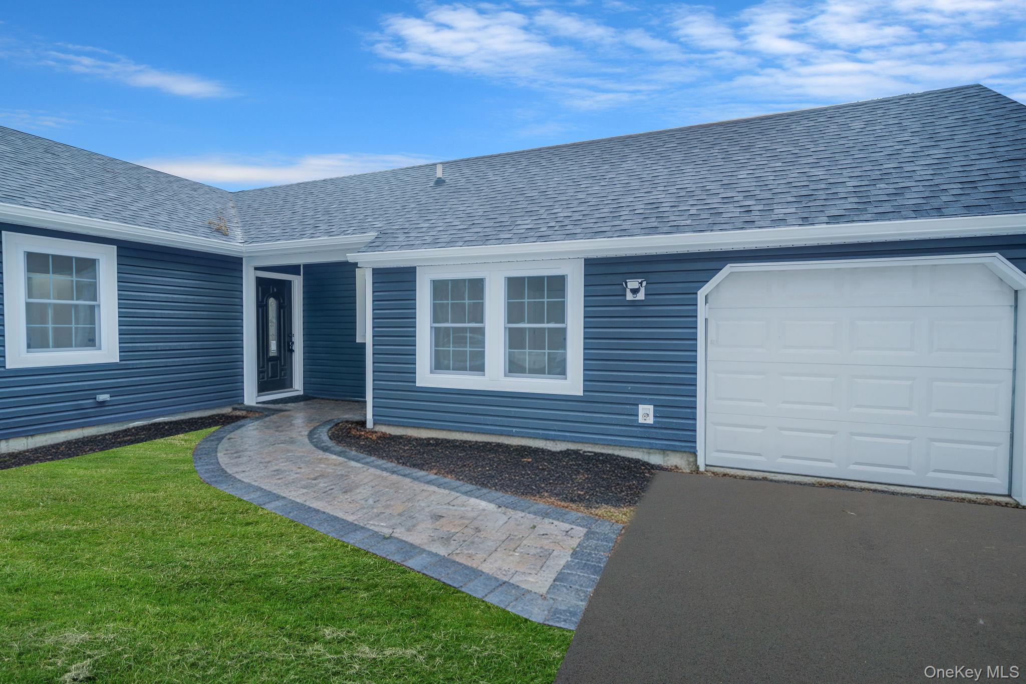 50 7th Street, Saint James, NY 11780