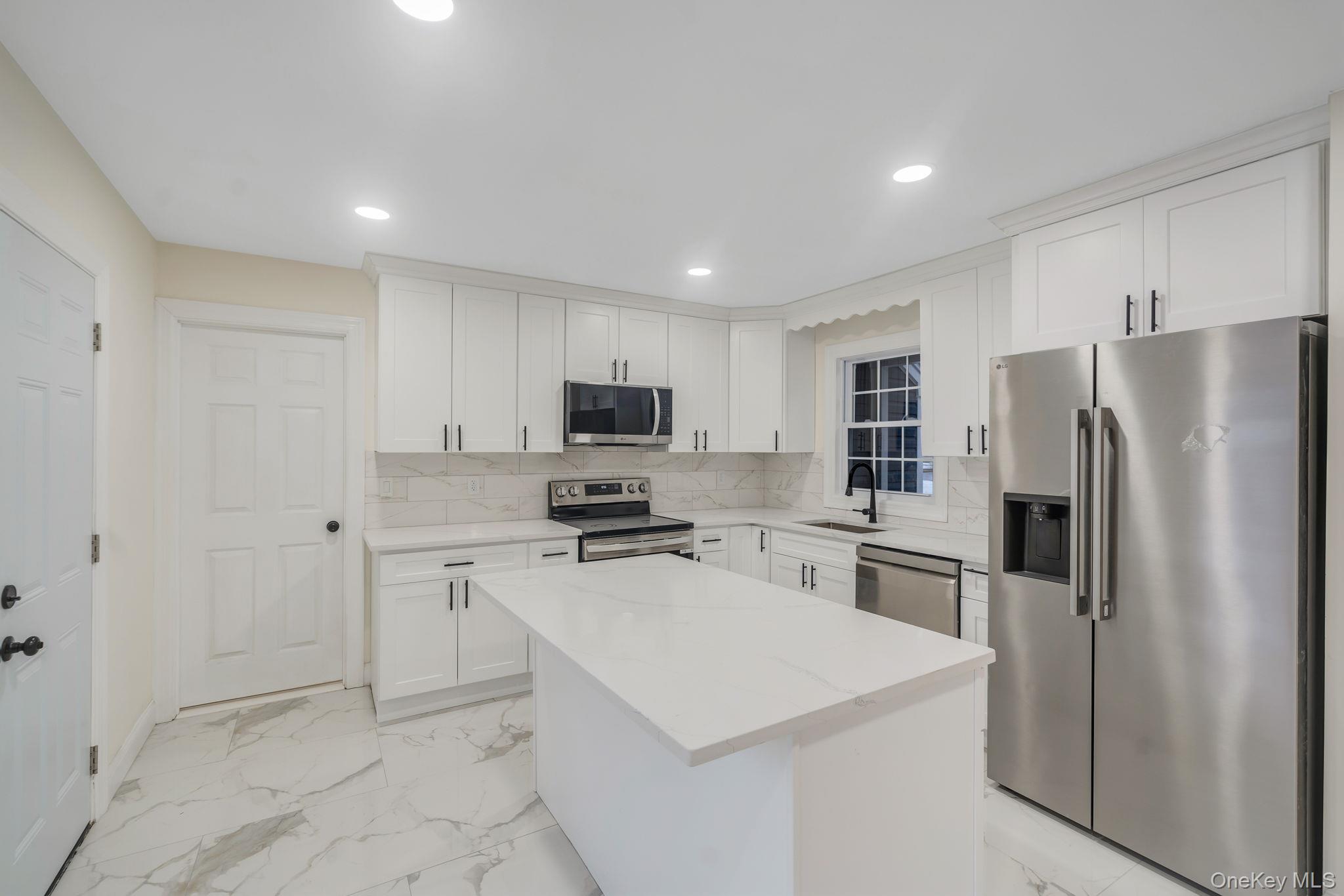 50 7th Street, Saint James, NY 11780