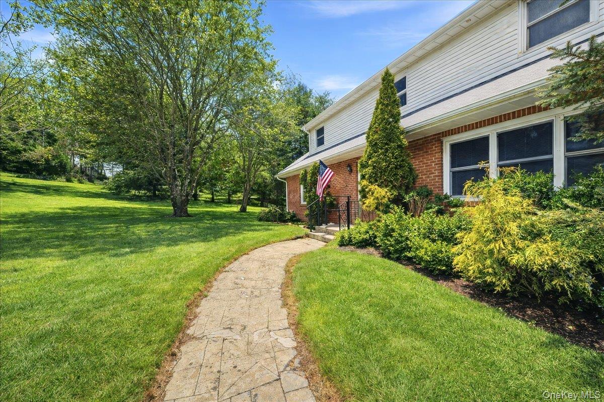 16 Primrose Street, Katonah, NY 10536