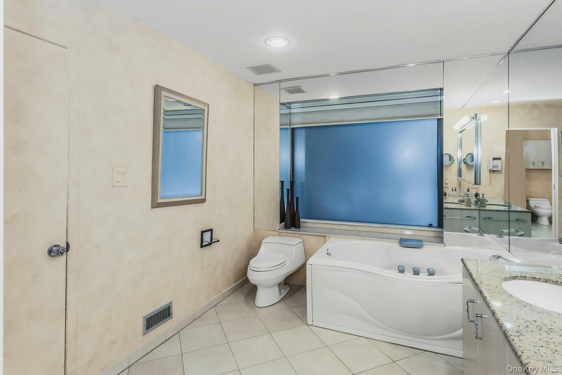 232 Linnet Court, Manhasset, NY 11030