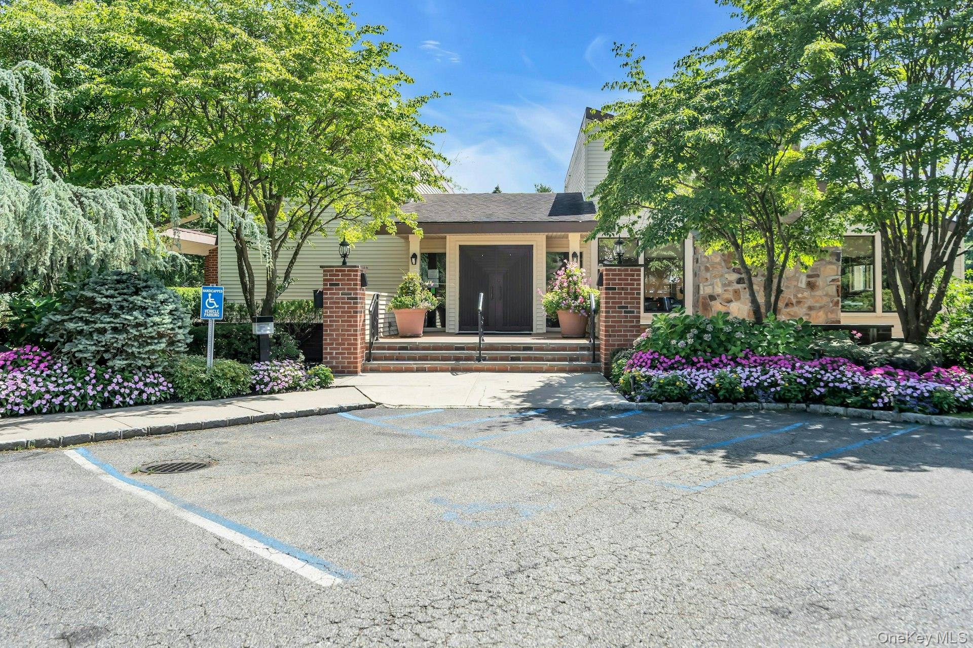 232 Linnet Court, Manhasset, NY 11030