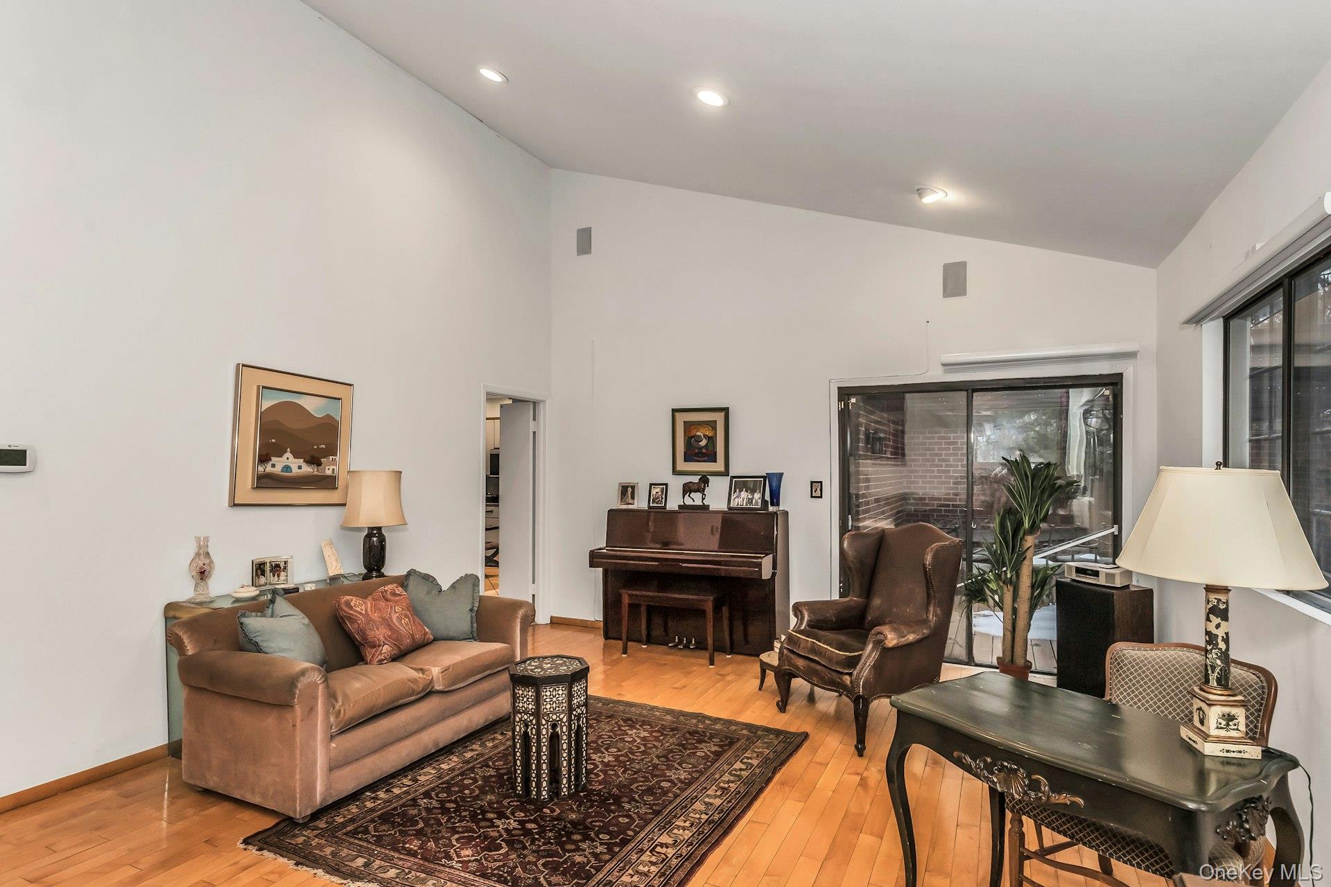 232 Linnet Court, Manhasset, NY 11030