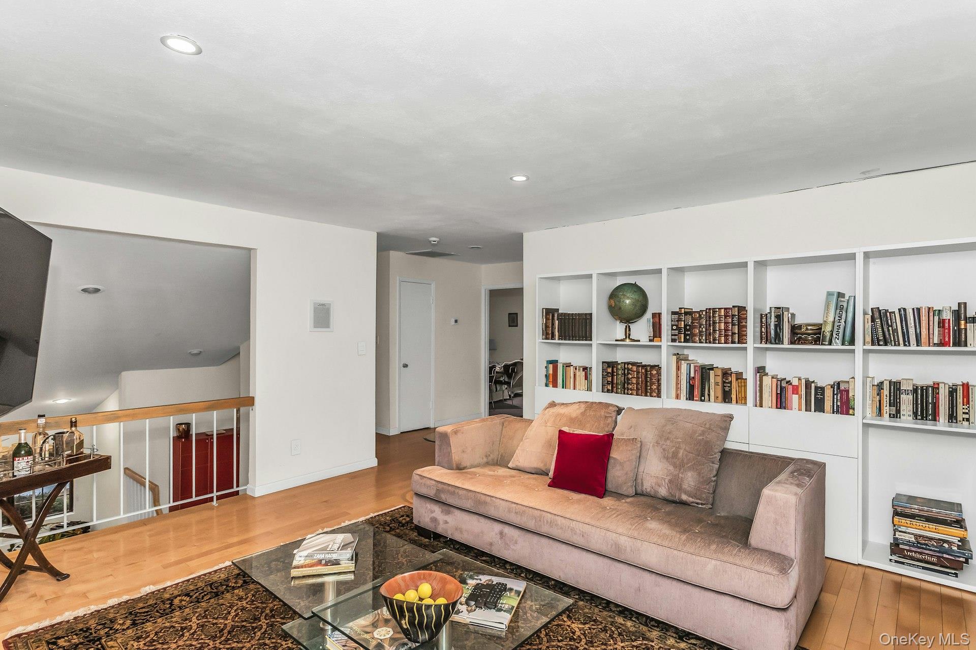 232 Linnet Court, Manhasset, NY 11030