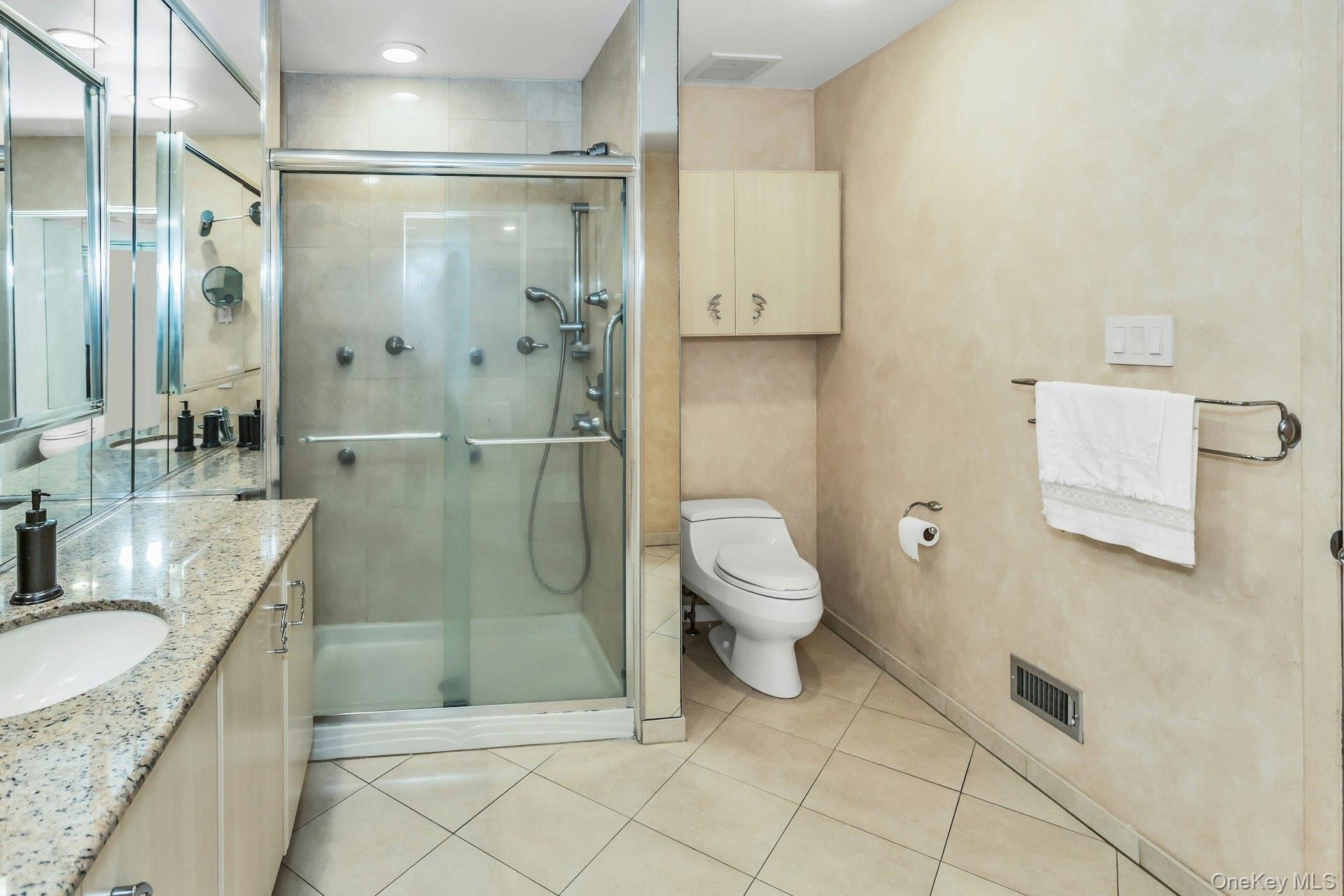 232 Linnet Court, Manhasset, NY 11030