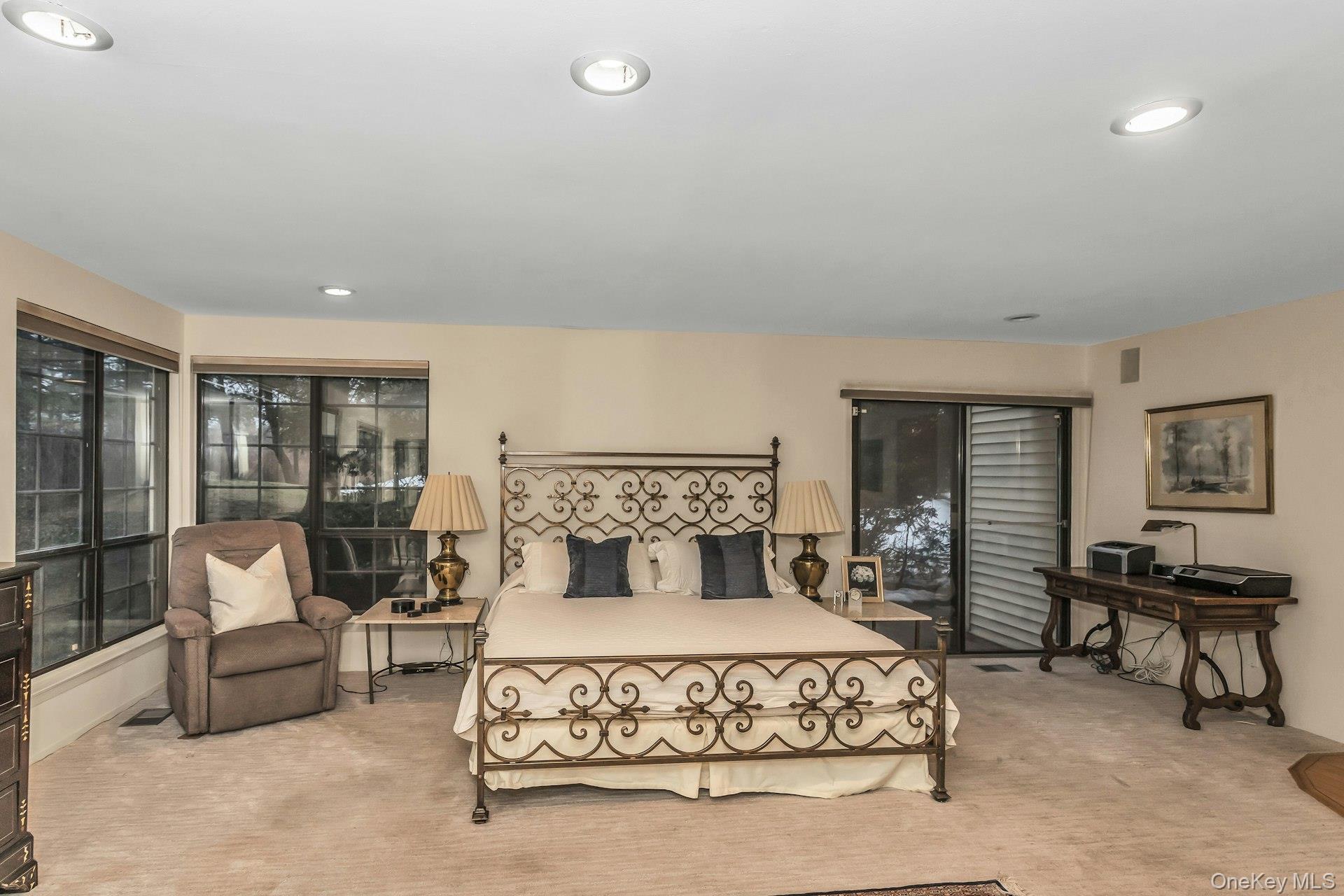 232 Linnet Court, Manhasset, NY 11030